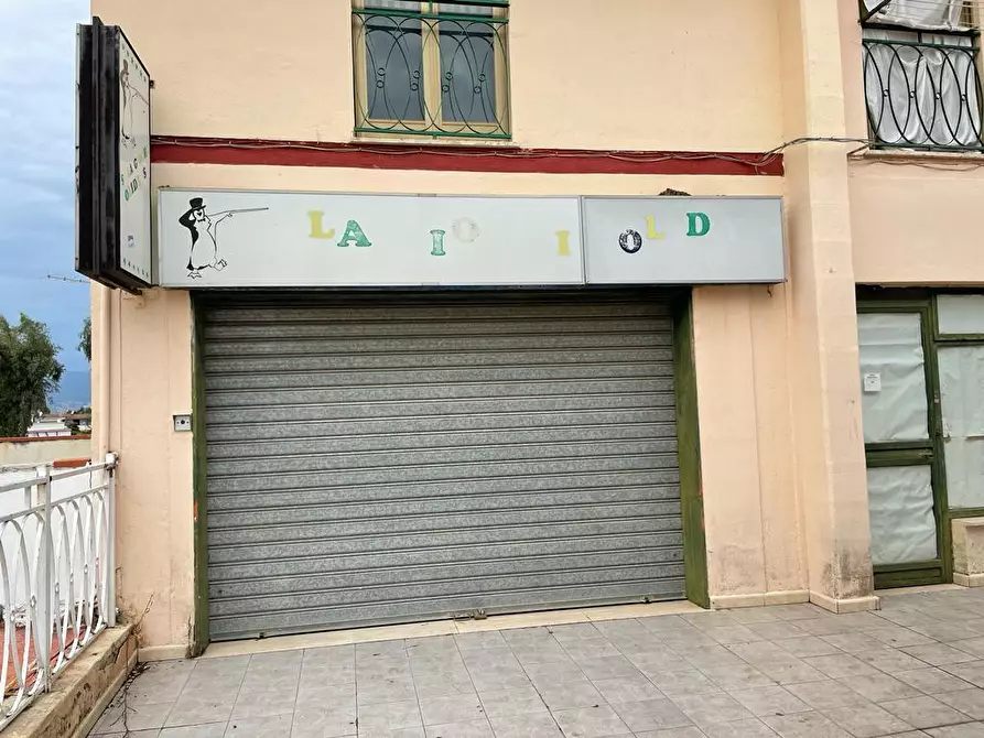 Immagine 1 di Locale commerciale in vendita  in Via Salicetta a Cassano Allo Ionio