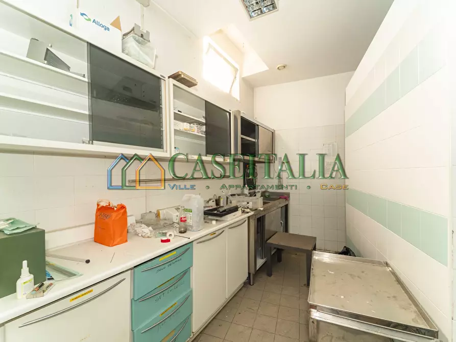 Immagine 19 di Locale commerciale in vendita  in Via Cavour 46 a Alpignano