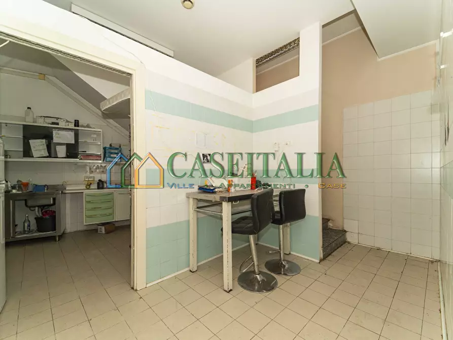 Immagine 16 di Locale commerciale in vendita  in Via Cavour 46 a Alpignano