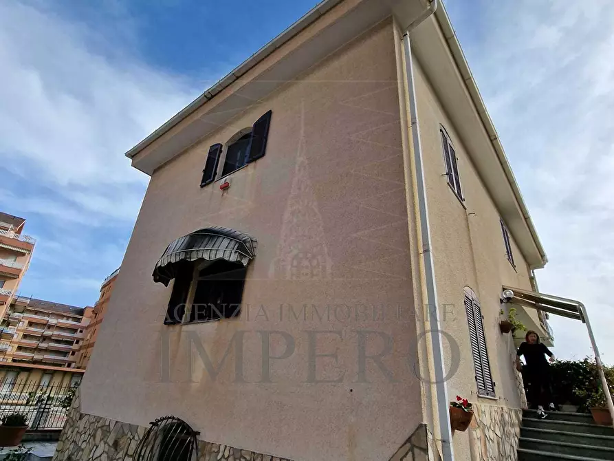 Immagine 1 di Villa in vendita  in Via Nervia 46 a Ventimiglia