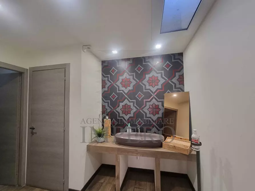 Immagine 13 di Locale commerciale in vendita  in Via Sir Thomas Hanbury 13C a Ventimiglia