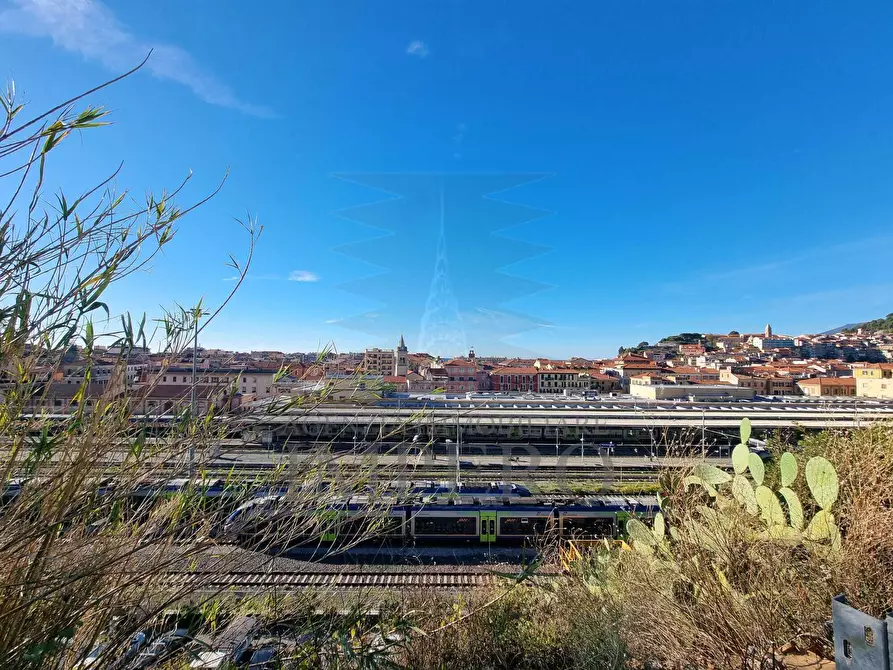 Immagine 10 di Locale commerciale in vendita  in Via San Secondo 35D a Ventimiglia