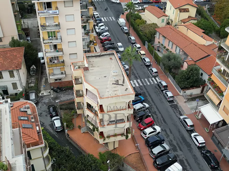 Immagine 23 di Locale commerciale in vendita  in Via Papa Giovanni XXIII 1 a Ventimiglia