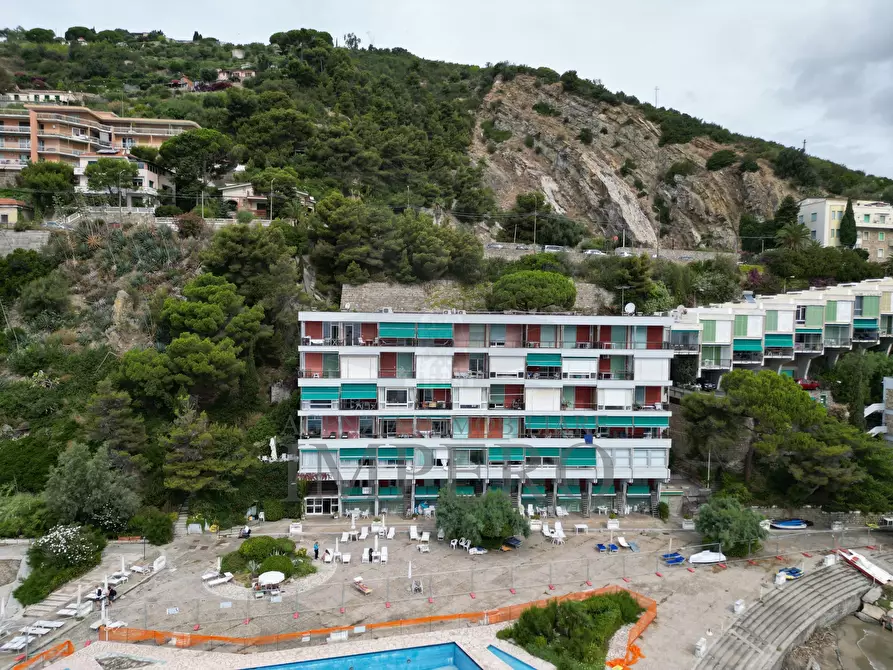 Immagine 1 di Bilocale in vendita  in Corso Guglielmo Marconi 169 a San Remo