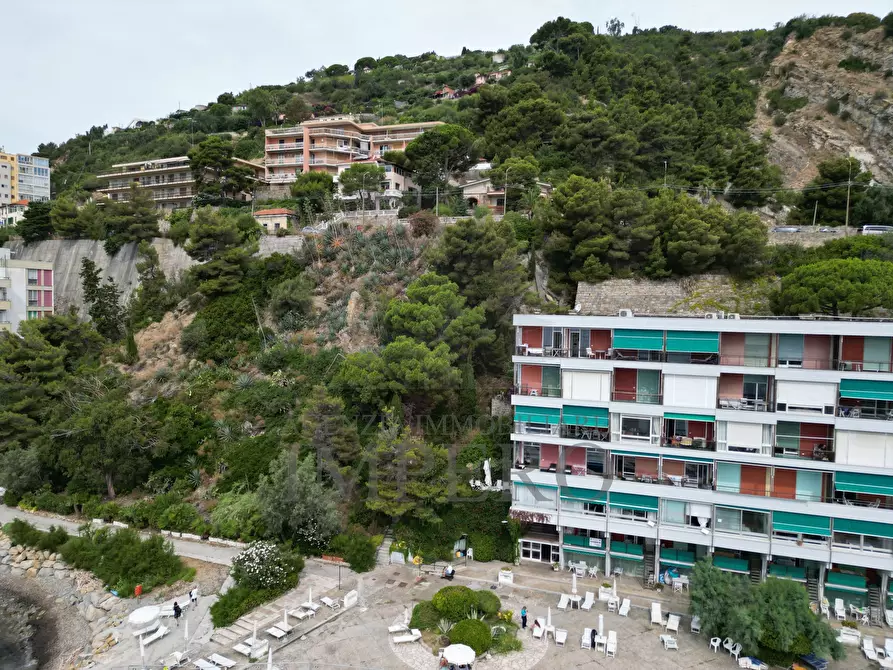 Immagine 6 di Bilocale in vendita  in Corso Guglielmo Marconi 169 a San Remo