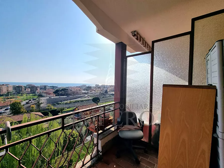 Immagine 3 di Bilocale in vendita  in Via Collasgarba 17 a Ventimiglia