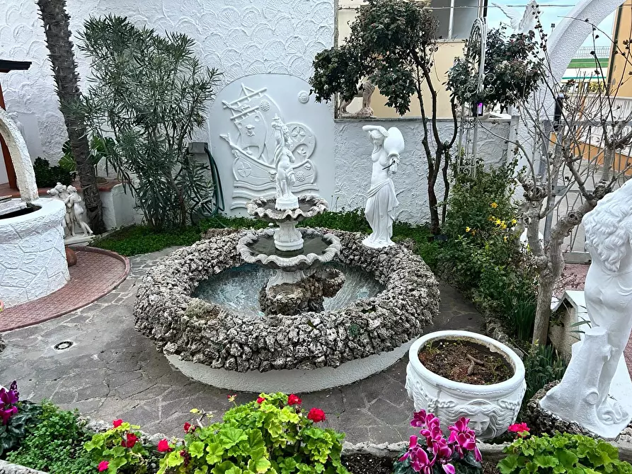 Immagine 35 di Pentalocale in affitto  in Viale Maiella 23/A a Francavilla Al Mare