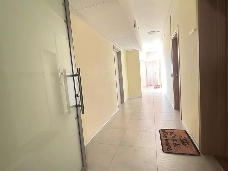 Immagine 2 di Locale commerciale in affitto  in Viale Maiella 23/A a Francavilla Al Mare