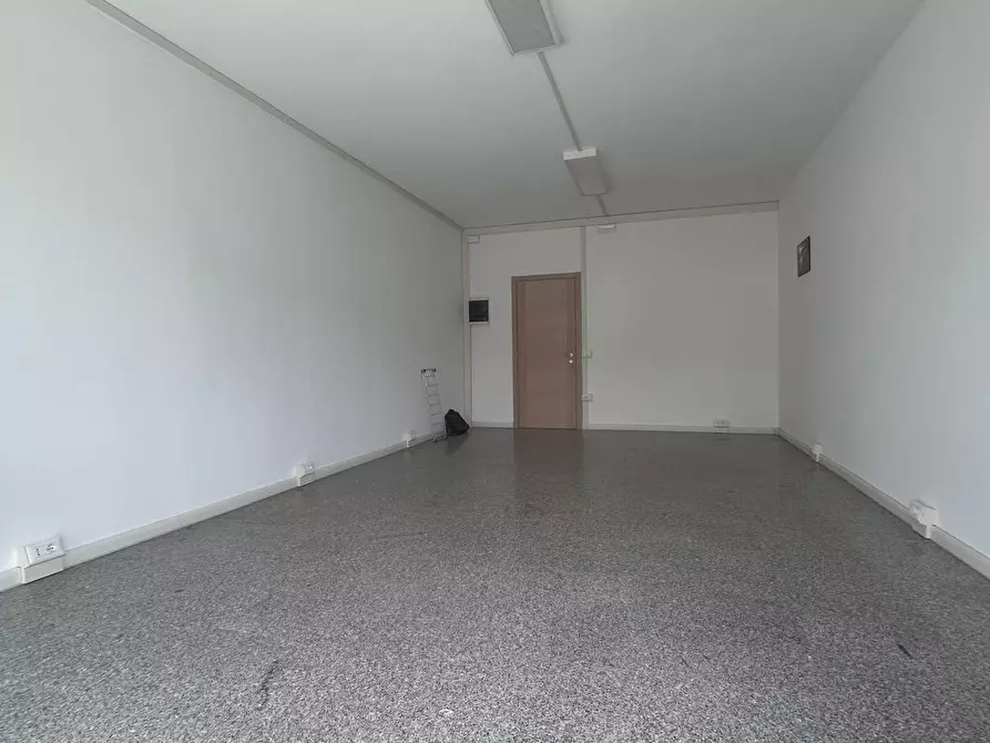 Immagine 1 di Locale commerciale in affitto  in Viale Maiella 23/A a Francavilla Al Mare