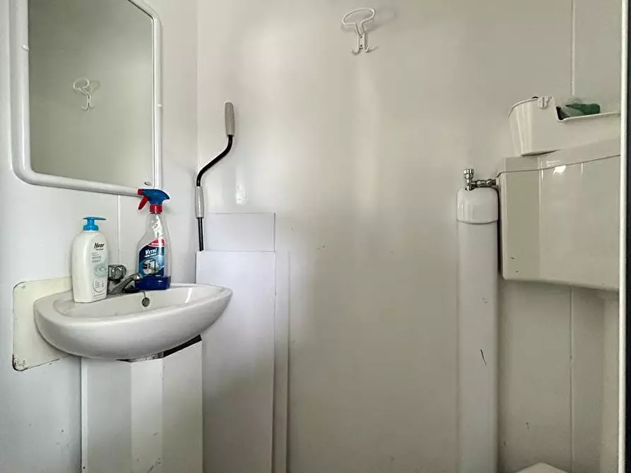 Immagine 10 di Locale commerciale in vendita  a Francavilla Al Mare