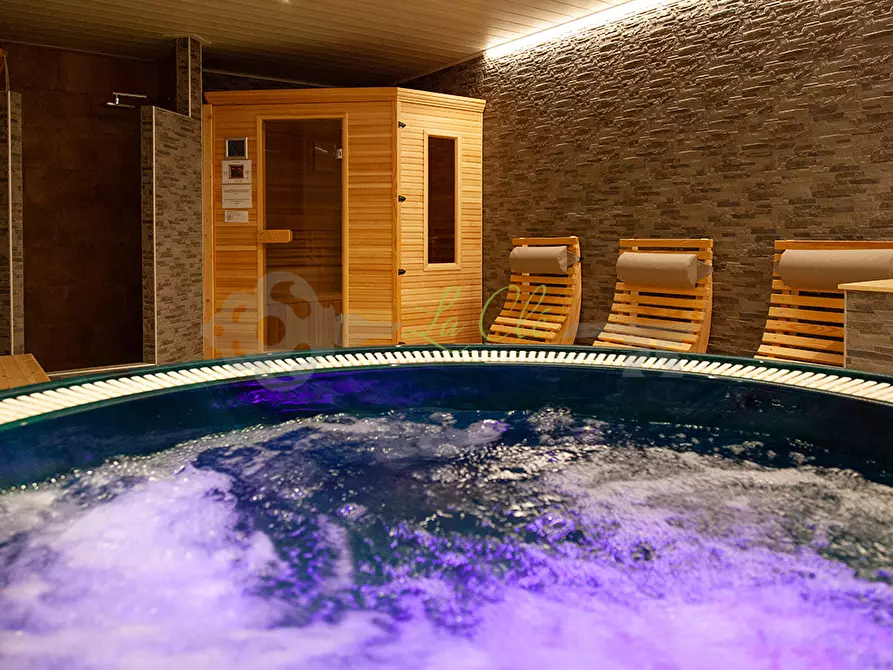 Immagine 17 di Albergo/B&B/Residence in vendita  a Brissogne