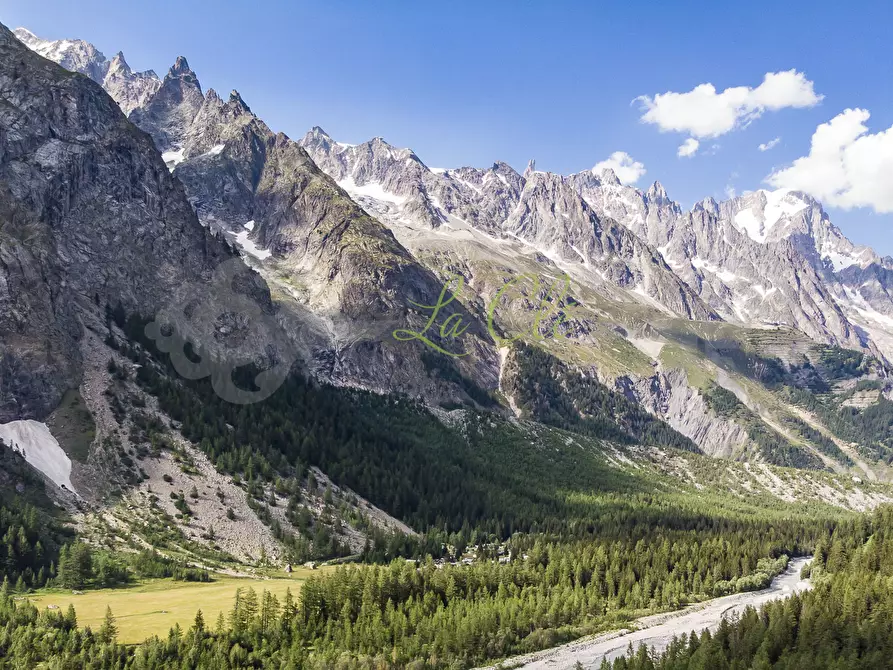 Immagine 19 di Trilocale in affitto  in Località Cuignon 1 a Courmayeur