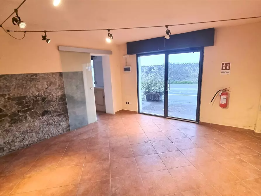 Immagine 1 di Locale commerciale in vendita  in strada cava in vigatto 222 a Parma