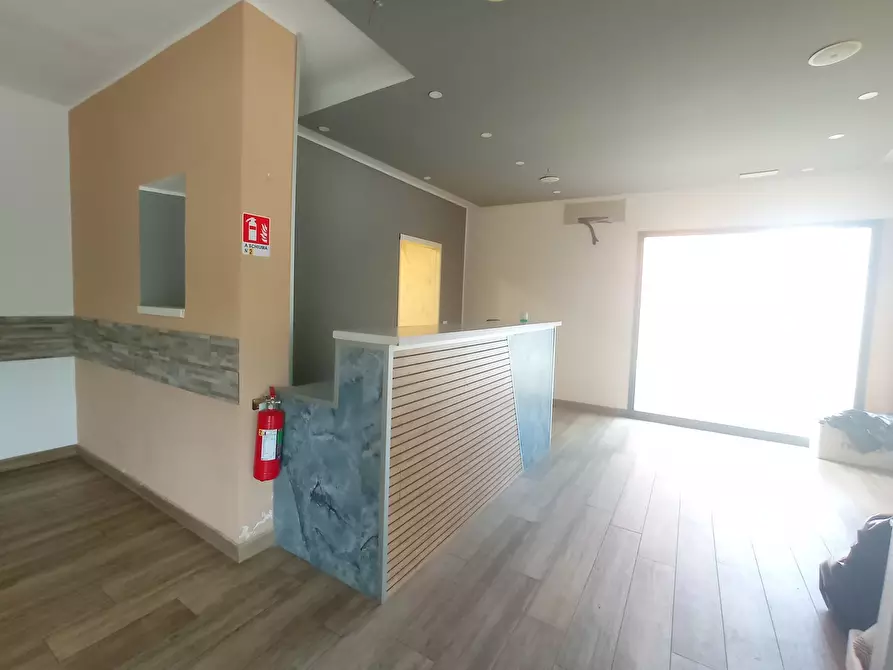 Immagine 7 di Locale commerciale in vendita  a Modena