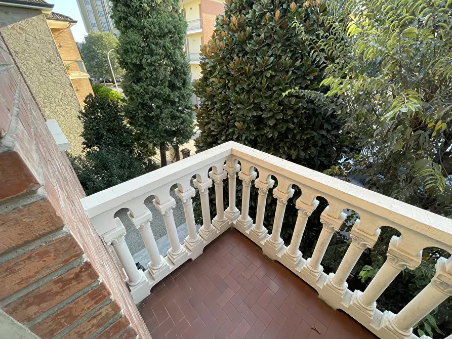 Immagine 10 di Porzione di casa in vendita  in via casoli a Modena