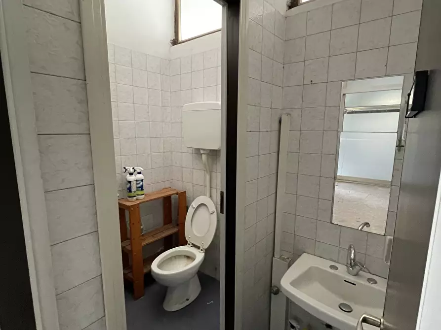 Immagine 6 di Laboratorio in vendita  in via giardini 470 a Modena