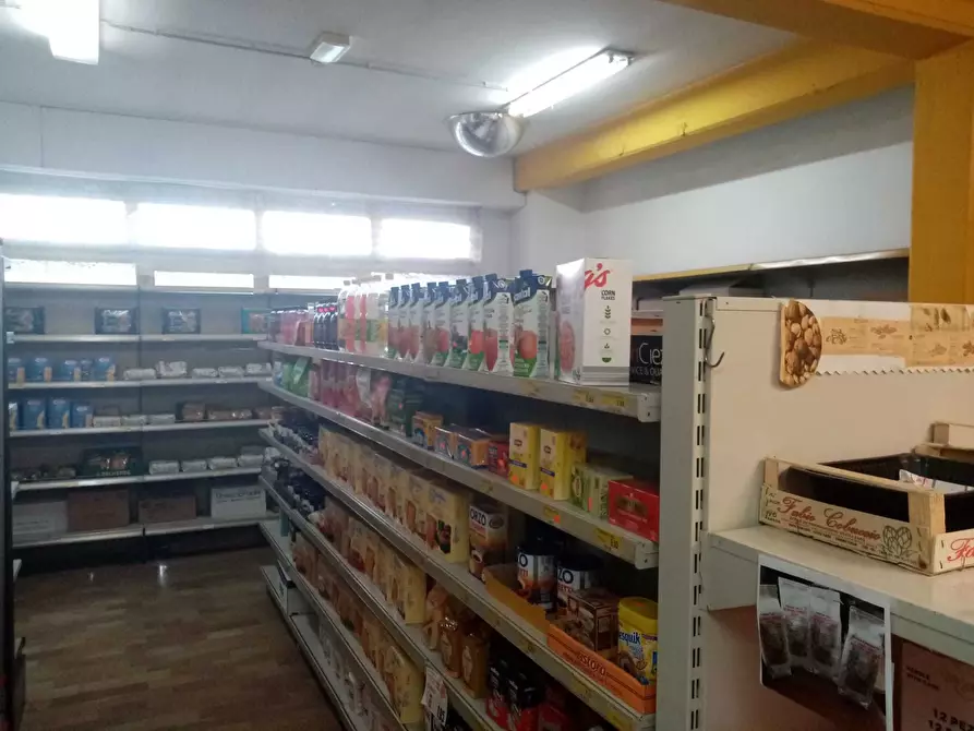 Immagine 6 di Locale commerciale in vendita  a Narni