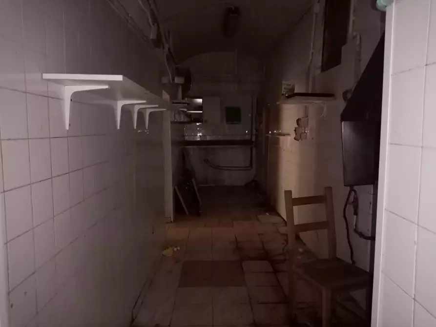 Immagine 8 di Locale commerciale in vendita  in Piazza Resistenza 10 a Terni