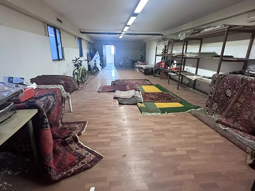 Immagine 3 di Garage in vendita  a Rovigo