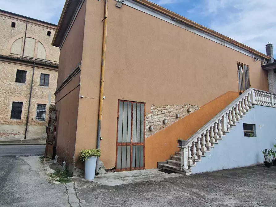 Immagine 4 di Locale commerciale in vendita  a Crespino