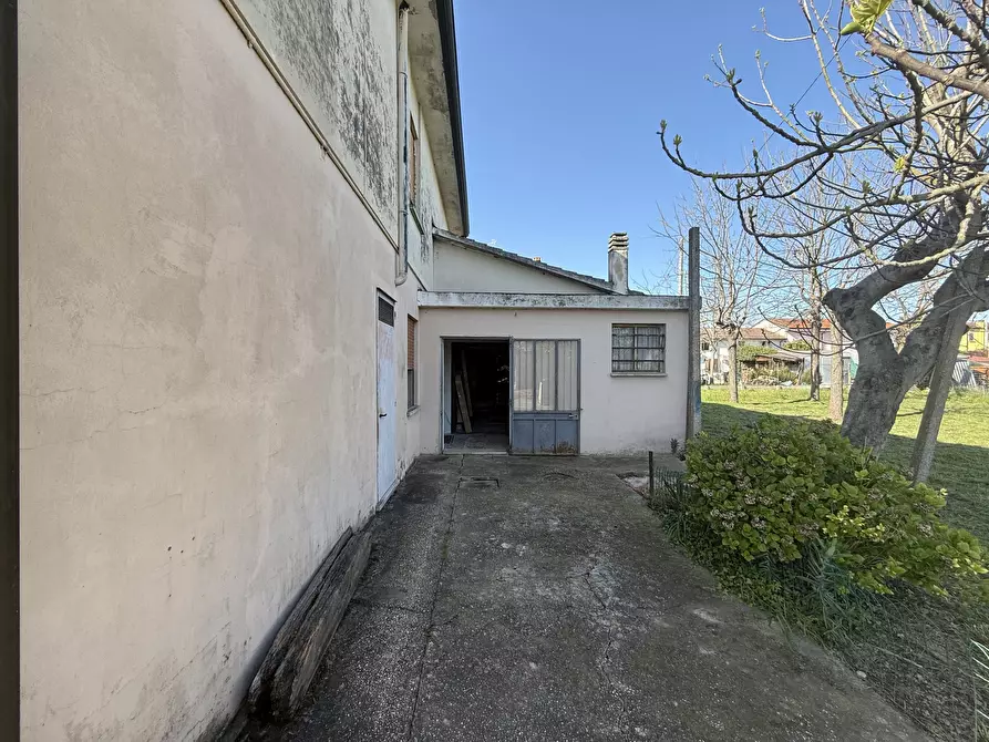 Immagine 2 di Casa indipendente in vendita  in Via Giosuè Carducci 2605 a Ceregnano