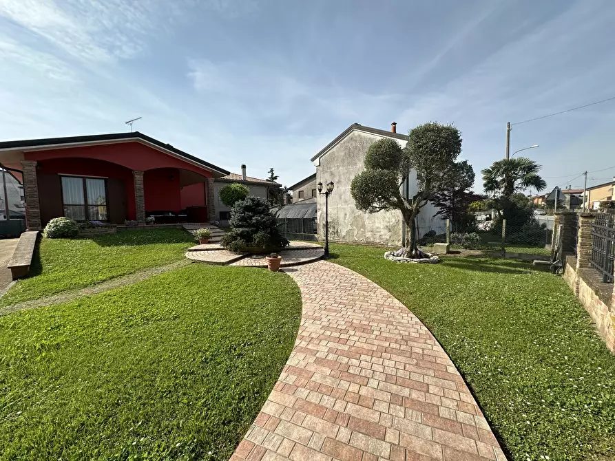 Immagine 31 di Villa in vendita  in Viale dei Mille a Rovigo
