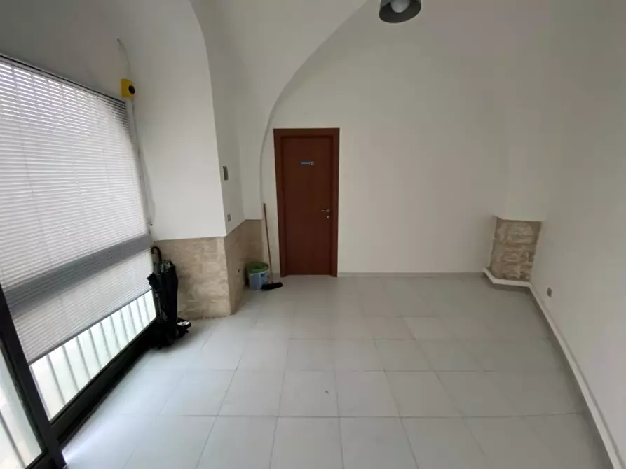 Immagine 4 di Locale commerciale in vendita  in Via Vincenzo Savino 2 a Casamassima