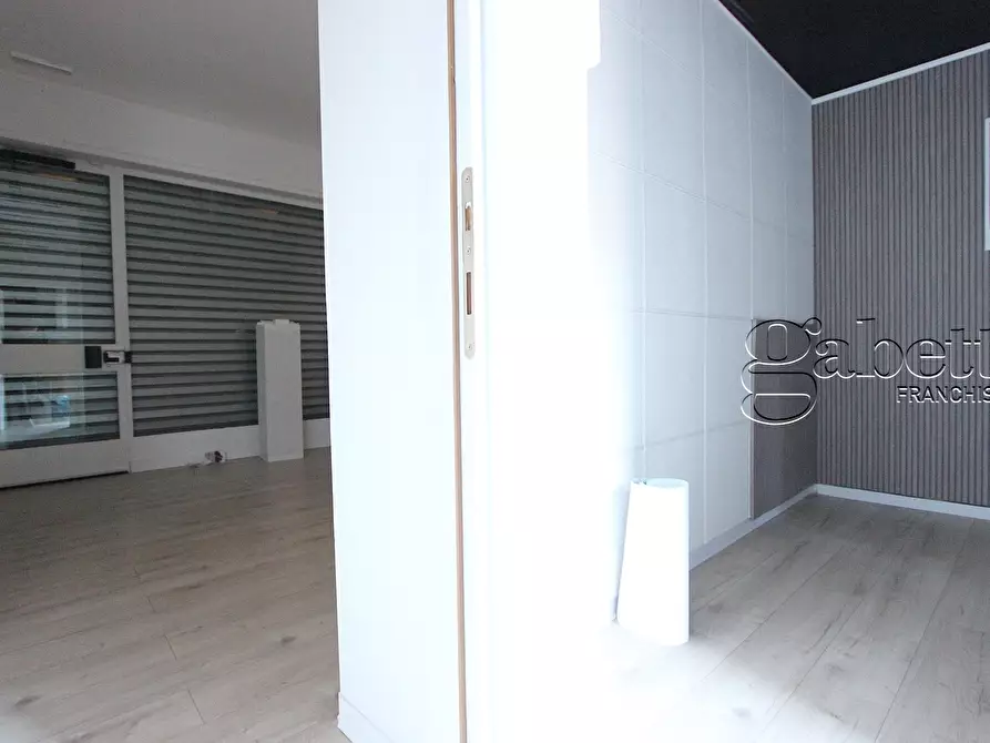 Immagine 7 di Locale commerciale in affitto  in Viale Villoresi a Nerviano