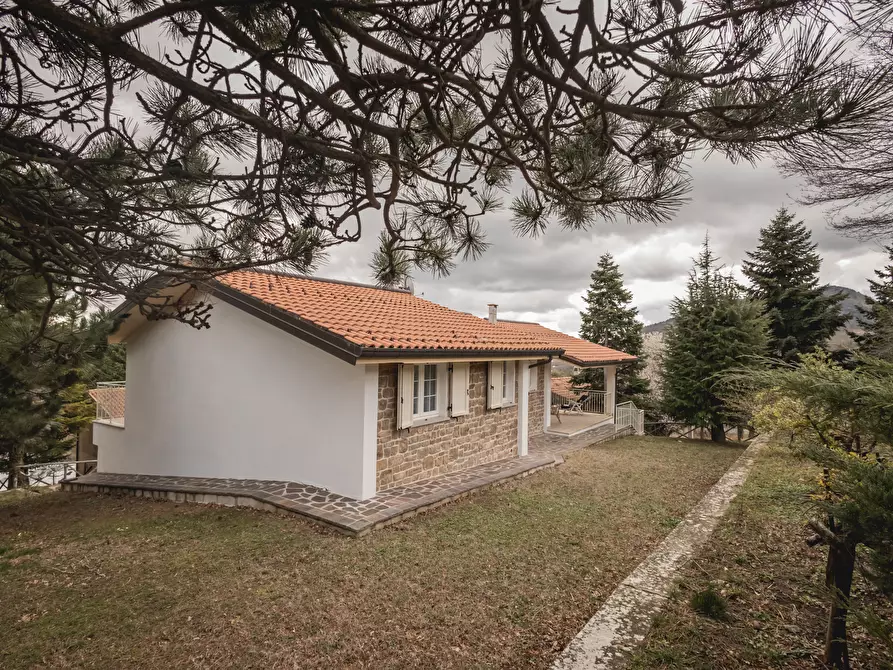 Immagine 27 di Villa in vendita  in Strada Provinciale 6 56 a Montecopiolo