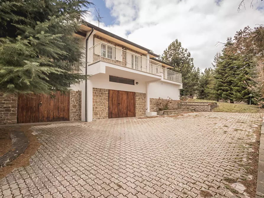 Immagine 13 di Villa in vendita  in Strada Provinciale 6 56 a Montecopiolo