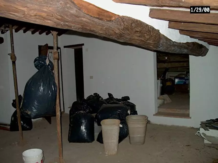 Immagine 32 di Rustico / casale in vendita  in Via Vecchia di Nozzano a Lucca