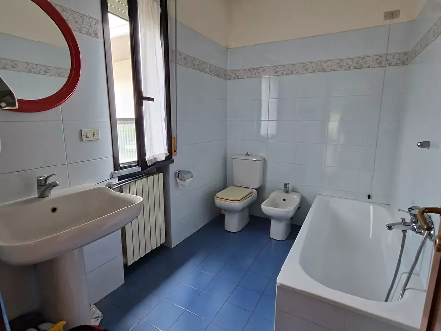 Immagine 5 di Ufficio in vendita  in alighieri a Lucca