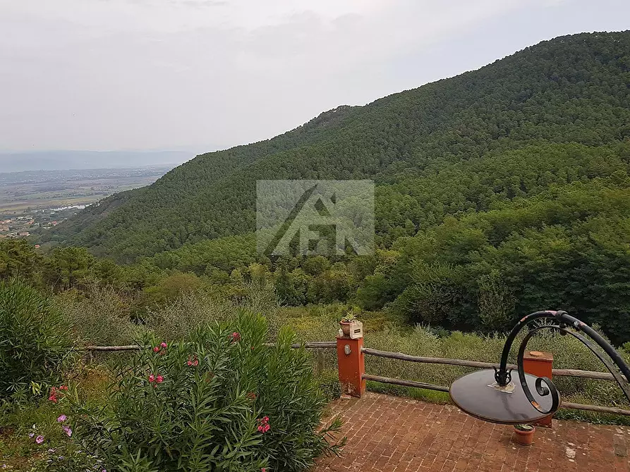 Immagine 23 di Rustico / casale in vendita  in di ronchi a Capannori