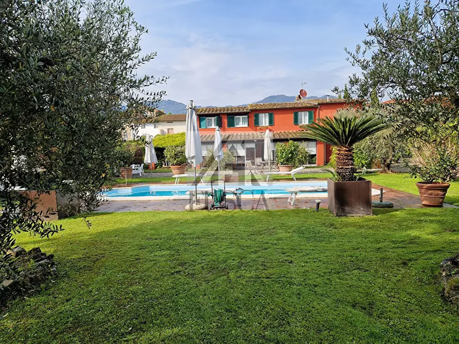 Immagine 35 di Villa in vendita  in Via Barsotto a Lucca