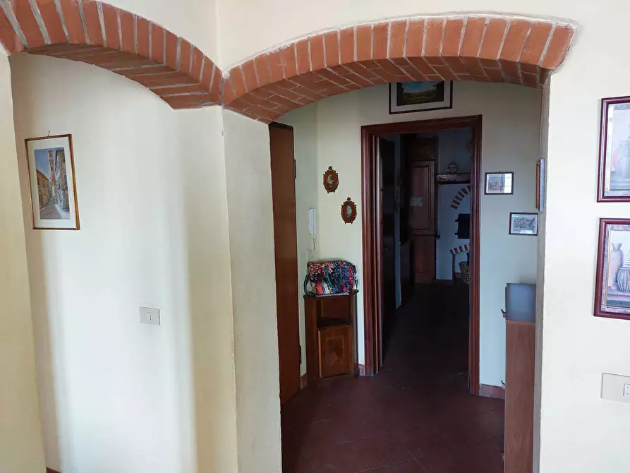 Immagine 14 di Appartamento in vendita  in Via del Toro a Lucca