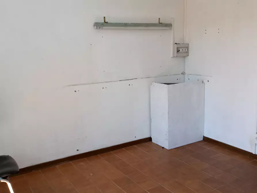 Immagine 2 di Laboratorio in affitto  in Via Sarzanese a Lucca