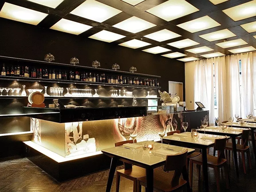 Immagine 1 di Locale commerciale in vendita  in Via Pesciatina a Capannori