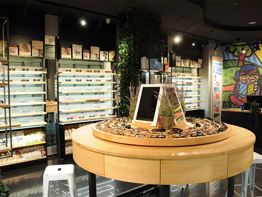 Immagine 14 di Locale commerciale in affitto  in Piazza Santa Maria a Lucca