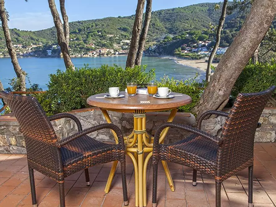 Immagine 4 di Albergo/B&B/Residence in vendita  in de gasperi a Bagni Di Lucca