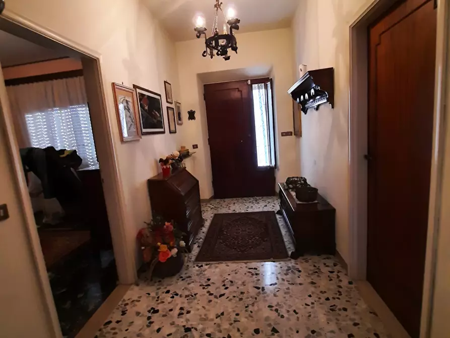 Immagine 17 di Villa in vendita  in bollori a Lucca