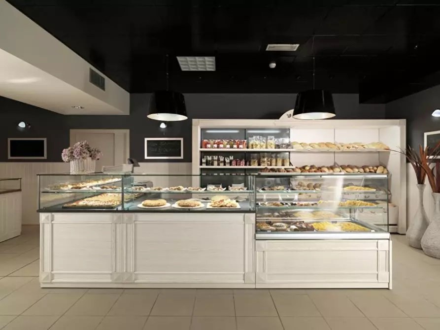 Immagine 14 di Attività commerciale in vendita  in Viale G. Puccini 82 a Lucca