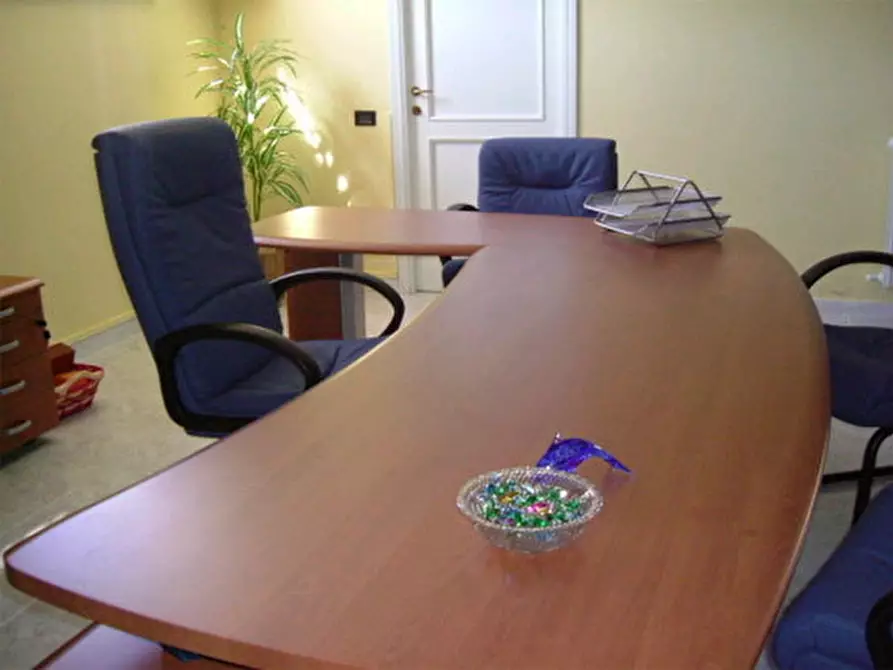 Immagine 7 di Ufficio in vendita  in battistero a Lucca