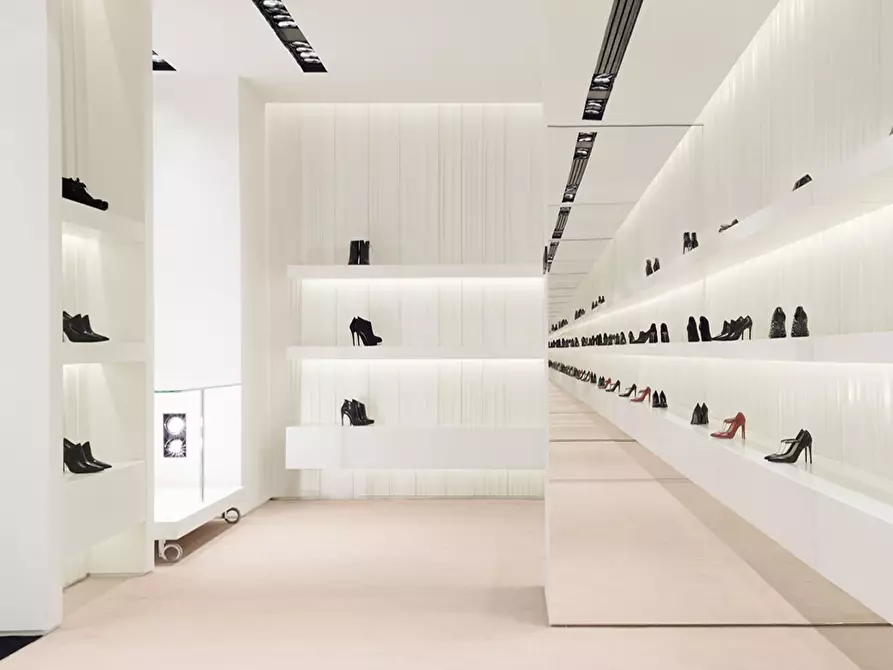 Immagine 10 di Locale commerciale in vendita  in Via cenami a Lucca