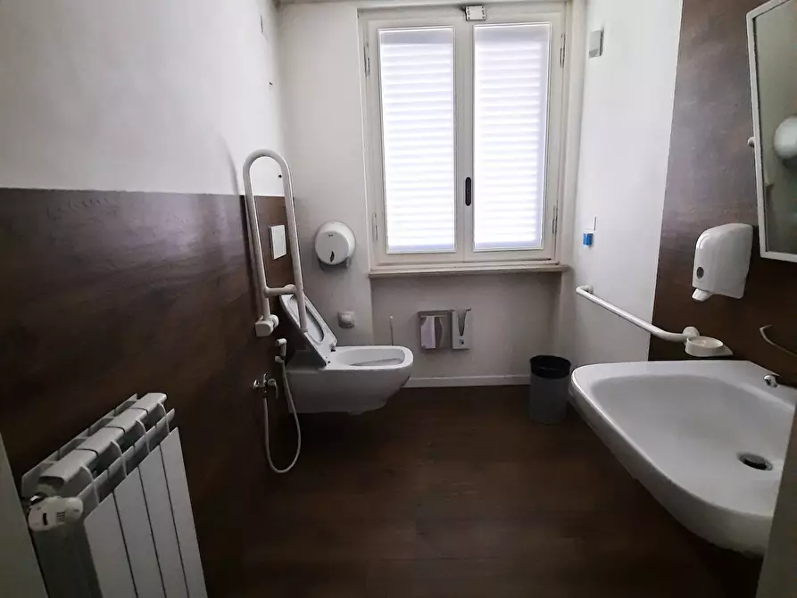 Immagine 6 di Ufficio in affitto  in Via per Corte Ceccotti a Lucca