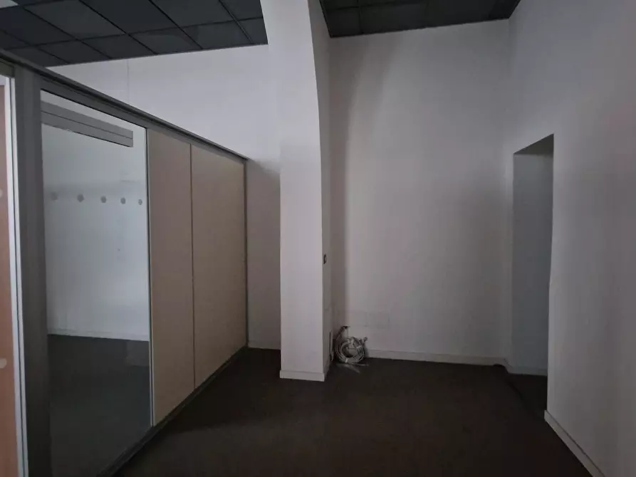 Immagine 4 di Ufficio in affitto  in Viale Giuseppe Giusti a Lucca