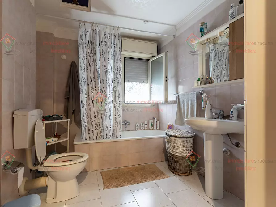 Immagine 11 di Quadrilocale in vendita  a Floridia