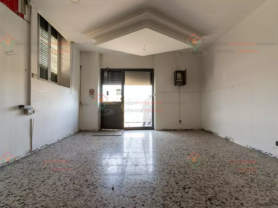 Immagine 4 di Locale commerciale in affitto  a Siracusa