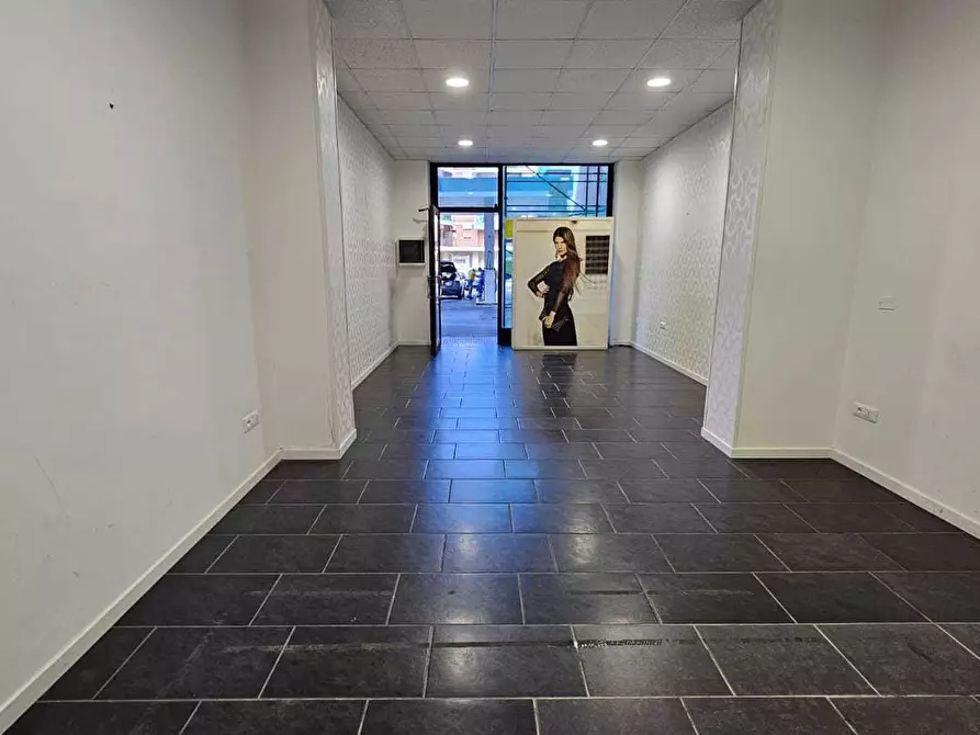 Immagine 17 di Locale commerciale in affitto  a Siracusa