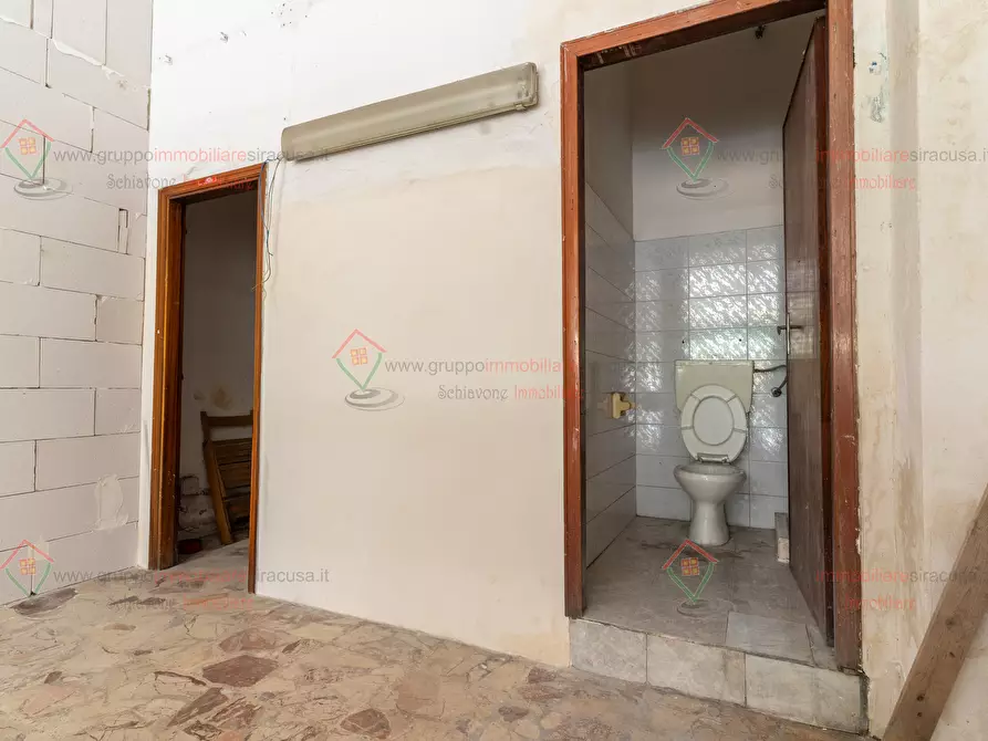 Immagine 8 di Garage in vendita  a Siracusa