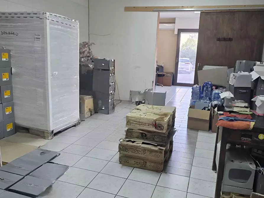 Immagine 4 di Magazzino in vendita  a Siracusa